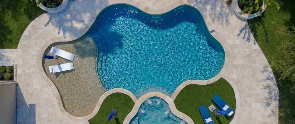 Gunite pool in Kingwood, TX, with sun shelves and lounge chairs.